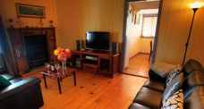 Apple Blossom Cottage - Accommodation Redcliffe 0