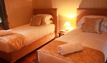 Apple Blossom Cottage - Accommodation Redcliffe 1