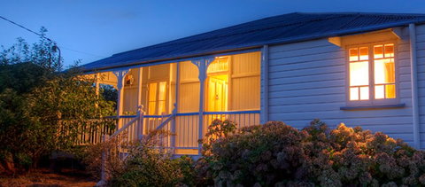 Apple Blossom Cottage - Accommodation Redcliffe 3