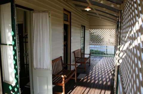 Connor House - Accommodation Redcliffe 2