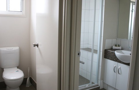 Lake Somerset Holiday Park - Accommodation Redcliffe 2