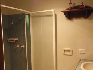 Lilypilly Lodge - Holiday Home - Accommodation Redcliffe 0