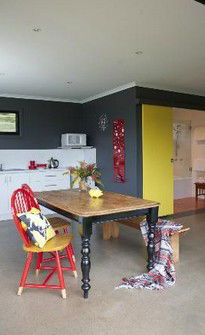 Deshons Retreat - Accommodation Redcliffe 0