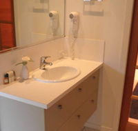Ravensbourne Escape Silverwood Lodge - Accommodation Redcliffe