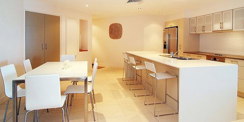 Coral Cove Apartments - Accommodation Redcliffe 1