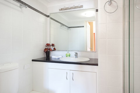 Apartment 27 Aristocrat Apartments - Accommodation Redcliffe 7