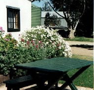 Dunalan Host Farm Cottage - Accommodation Redcliffe