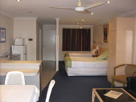 Monte Carlo Motor Inn - Accommodation Redcliffe 2