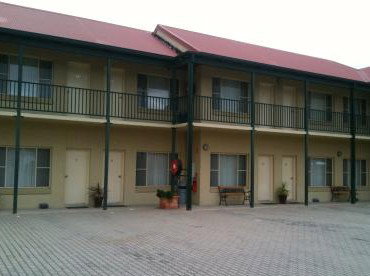 Golden Guitar Motor Inn - Accommodation Redcliffe 1