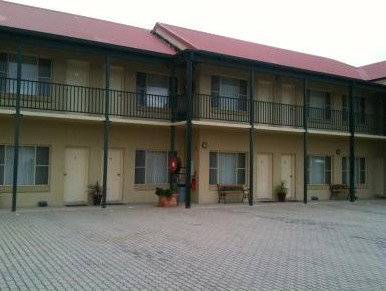 Golden Guitar Motor Inn - Accommodation Redcliffe 3