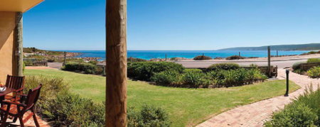 Canal Rocks Beachfront Apartments - Accommodation Redcliffe 4