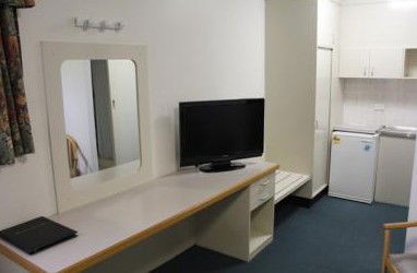 AZA Motel - Accommodation Redcliffe 3
