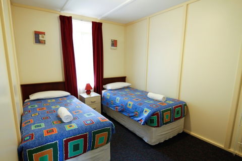 Park Avenue Holiday Units - Accommodation Redcliffe 2