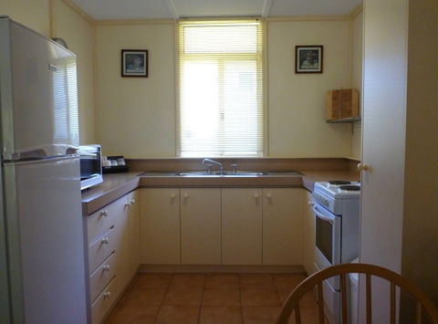 Park Avenue Holiday Units - Accommodation Redcliffe 5