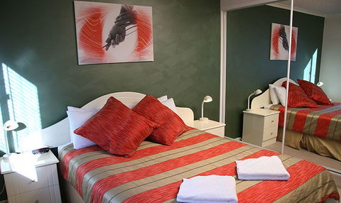 San Marino By The Sea - Accommodation Redcliffe 2