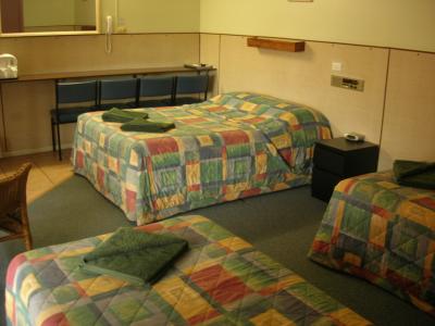 Cross Roads Motel - Accommodation Redcliffe 1