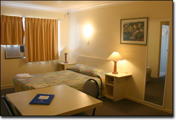 Earls Court Motor Inn - Accommodation Redcliffe 2