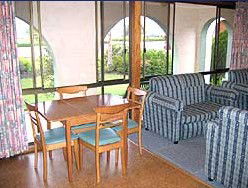 Del Costa Holiday Villas - Accommodation Redcliffe 1