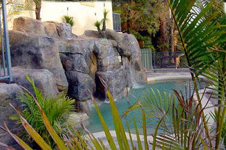 Crusoes Holiday Apartments - Accommodation Redcliffe 0