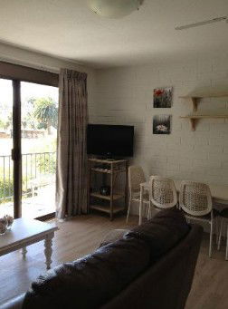Aquarius Holiday Apartments - Accommodation Redcliffe 2