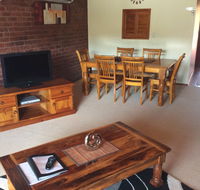 Cleveland Visitor Villas Motel  Shailer Park Garden Villas - Accommodation Redcliffe