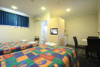 Park Beach Resort - Accommodation Redcliffe 2