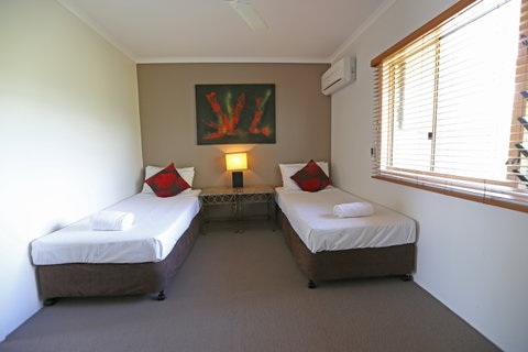 Cairns Beach Resort - Accommodation Redcliffe 10