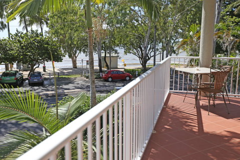 Cairns Beach Resort - Accommodation Redcliffe 11