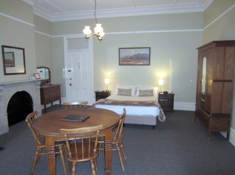 Moore Park Inn - Accommodation Redcliffe 1