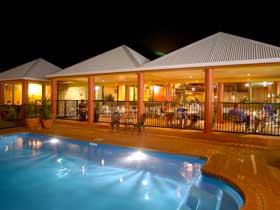 Reef Resort - Accommodation Redcliffe 0