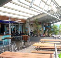 Beachfront Hotel - Accommodation Redcliffe
