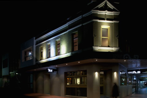 Crocodile Farm Hotel - Accommodation Redcliffe 0