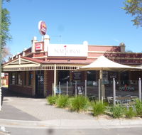 National Hotel - Accommodation Redcliffe