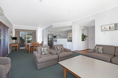 Comfort Inn & Suites Northgate - Accommodation Redcliffe 1