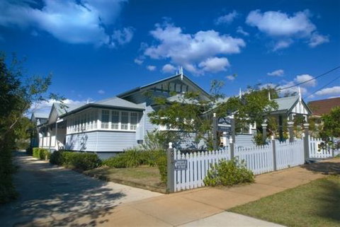 Elindale House Bed & Breakfast - Accommodation Redcliffe 0