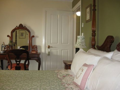 Elindale House Bed & Breakfast - Accommodation Redcliffe 4