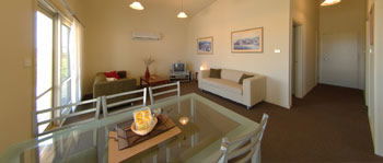 Angler's Arms And Fisherman's Cottage - Accommodation Redcliffe 1
