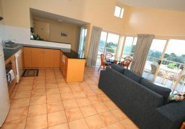 Lennox Beach Resort - Accommodation Redcliffe 4