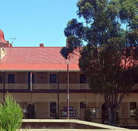 Peterborough Railway Hotel - Accommodation Redcliffe
