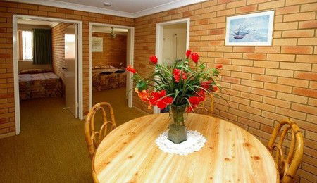 Beachlander Holiday Apartments - Accommodation Redcliffe 0