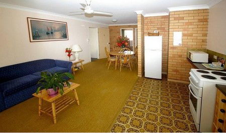 Beachlander Holiday Apartments - Accommodation Redcliffe 1
