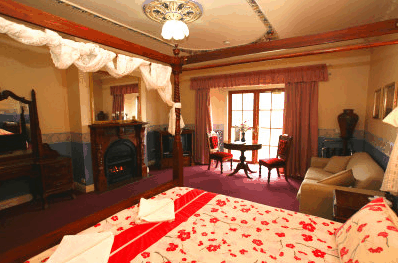 Hatchers Manor - Accommodation Redcliffe 1