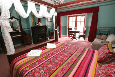 Hatchers Manor - Accommodation Redcliffe 3
