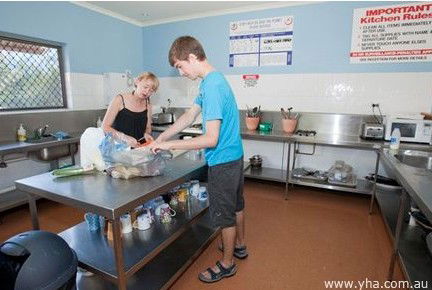Coffs Harbour YHA - Accommodation Redcliffe 3