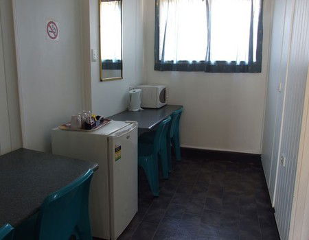 Cool Palms Motel - Accommodation Redcliffe 0