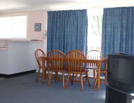 Boronia Holiday Lodge - Accommodation Redcliffe 2
