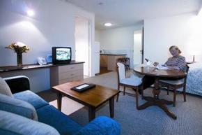 Hotel Cavalier - Accommodation Redcliffe 1