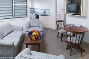 Hotel Cavalier - Accommodation Redcliffe 3