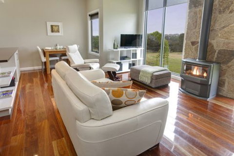 Stonetryst Spa Villas - Accommodation Redcliffe 1