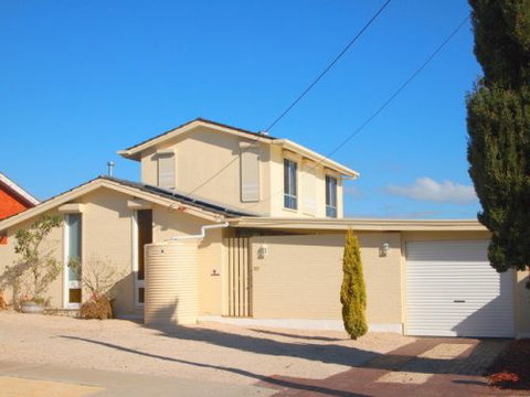 Homes Down Under - Accommodation Redcliffe 2